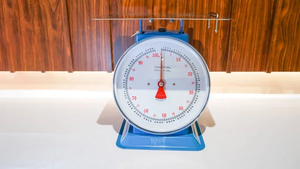 This particular weight scale has a capacity of up to 100 kilograms and is colored in blue, making it easy to identify.
