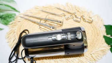 Kara Kek Karıştırıcısı çok yönlü ve etkili bir mutfak aleti. Bu da senin mükemmel fırın arkadaşın olacak..