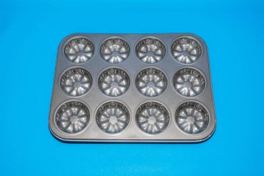 Yapışkan Olmayan Kek Küf Tavası her fırın meraklısı için bir zorunluluktur..