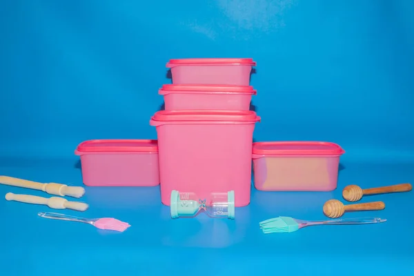 Pink Plastic Jar Set Különböző Méretekben Tökéletes Tároló Megoldás Igényeinek — Stock Fotó