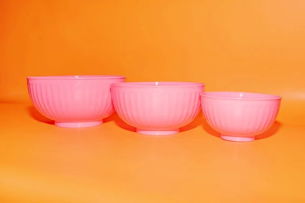 Twist Pattern Pink Plastic Bowl Είναι Μια Κομψή Και Λειτουργική — Φωτογραφία Αρχείου