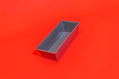 Dikdörtgen ekmek kalıbı her seferinde güzel şekilli ev yapımı somunları garantiler..