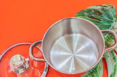 Pişirme Çorbası lezzetli çorbaları hazırlamak için çok yönlü ve güvenilir bir yemek çözeltisi sunar..