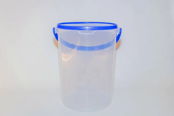 Der Vielseitige Blaue Plastikzylinderbehälter Mit Deckel Ist Eine Praktische Und — Stockfoto