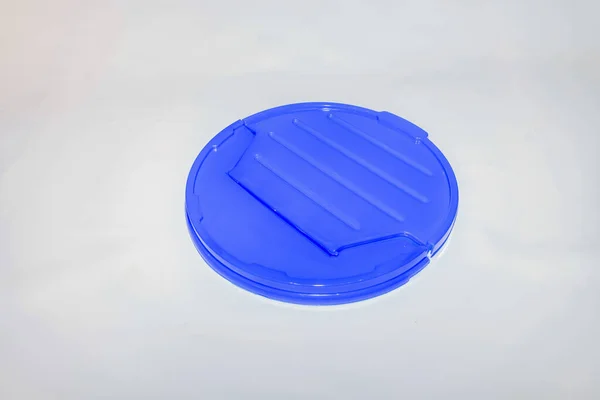 Den Mångsidiga Blue Plastic Cylinder Container Lid Praktisk Och Funktionell — Stockfoto