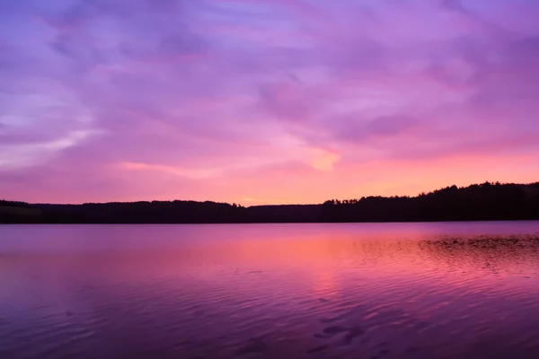 Cielo Sereno Pastel Fondo Del Lago Una Hermosa Mezcla Tranquilidad — Foto de Stock