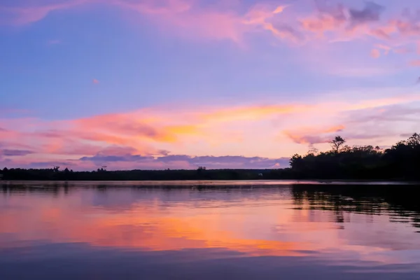 Серійне Небо Озеро Поле Озера Чудове Поєднання Спокою — стокове фото