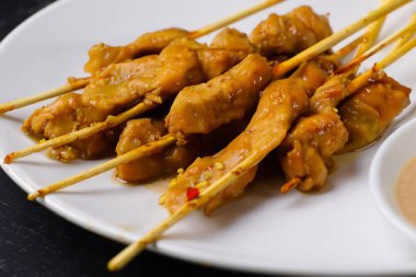 Yemeye hazır Satay 'ın karşı konulmaz zevklerinin tadını çıkar Nefis bir ziyafet bekliyor