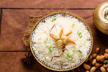 Enfes Orta Doğu Pirinç Tabağı Baharat ve Aromaların Lezzetli Karışımı