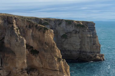 Okyanusun kayalıkları