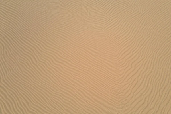 落日在沙漠中的沙丘 — 图库照片
