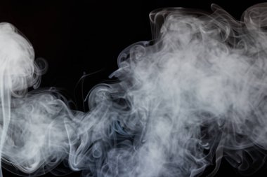 Soyut beyaz siyah bir arka plan üzerinde duman.