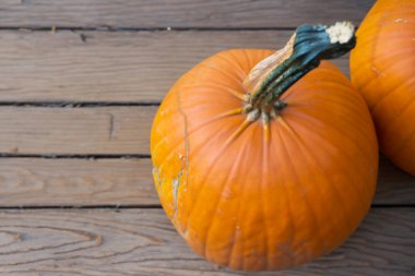 Tahta masada sonbahar balkabağı