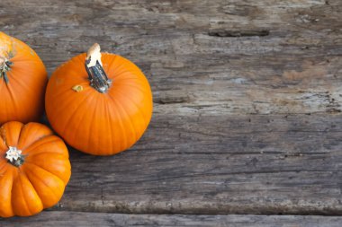 Cadılar Bayramı kompozisyon ahşap arka plan üzerinde