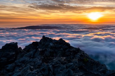 Batu Dağı, Bali, Endonezya 'da güzel bir gün doğumu.