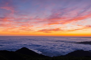 Sunrise in the clouds over the Mount Fuji, Japonya