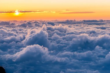 Dağlarda gün batımı