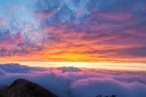 Salida Del Sol Sobre Las Nubes — Foto de Stock