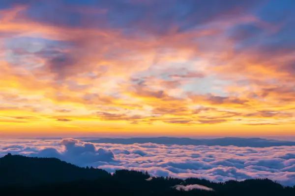 Beautiful Mountain Sunrise Morning Mist Ththailand — стоковое фото