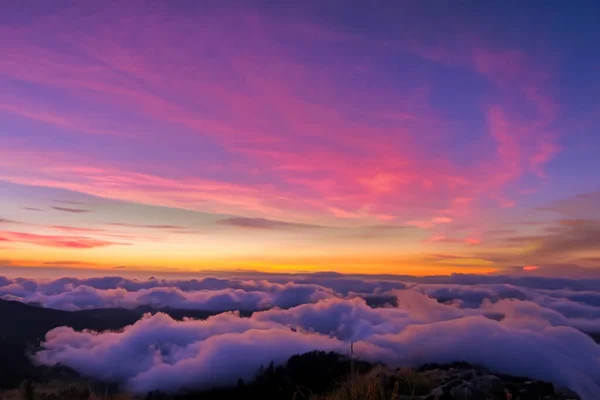 Восход Солнца Красивым Небом — стоковое фото