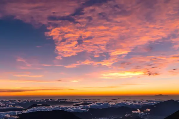 Soluppgång Vid Havet Med Vacker Himmel Förgrunden — Stockfoto