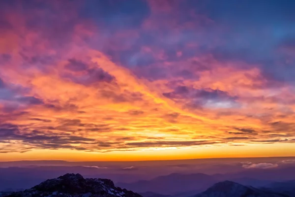 Atemberaubender Sonnenuntergang Den Bergen — Stockfoto