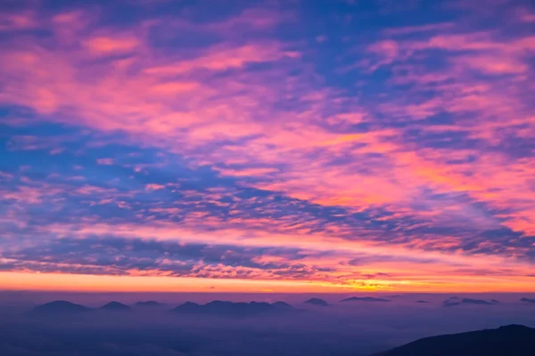 Vacker Solnedgång Över Berget — Stockfoto