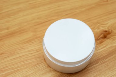 yiyecek ya da içecek için boş plastik kap