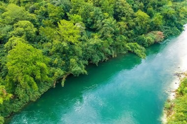 Parktaki nehrin havadan görünüşü