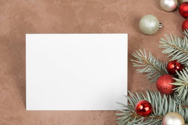 Boş kart ve noel süslemeleri