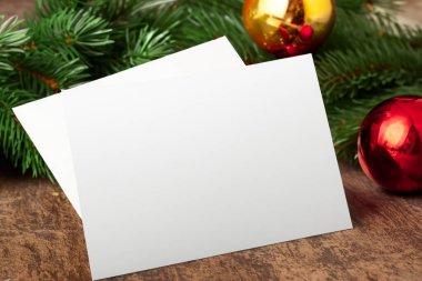 Masada noel dekoru olan boş kart, kapat.