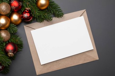 Noel kartı ile Noel süsleri