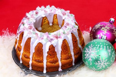 Bayram için paskalya yumurtası ve kekler.