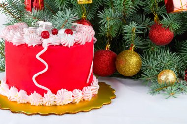 Beyaz arka planda noel süslemesi