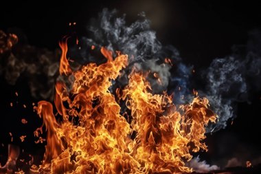 alevler siyah arkaplanda