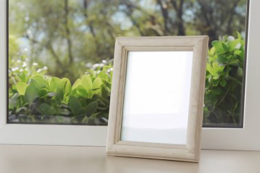 Masadaki boş çerçeve