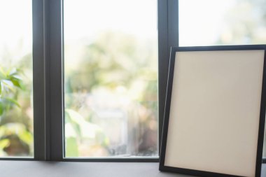 Masadaki boş çerçeve