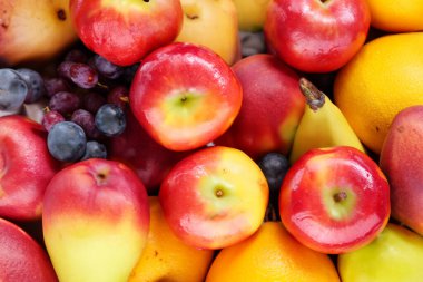 Pek çok meyva arasında,