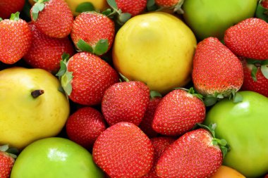 Taze organik çileklerin yakın görüntüsü