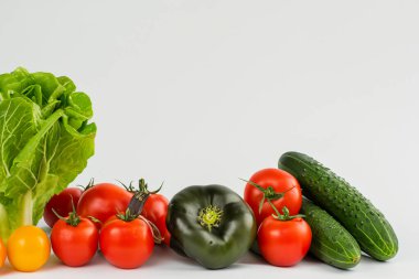 Sebze, domates, salatalık ve biber. sağlıklı gıda konsepti.