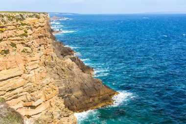 Akdeniz 'deki kayalık bir sahil manzarası