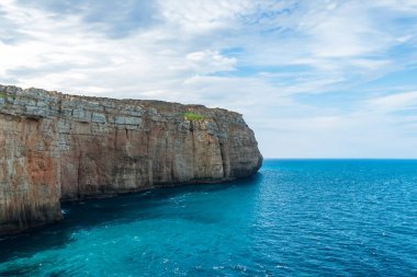 Atlantik Okyanusu 'nun okyanus kıyısındaki uçurumlar, lagos şehrinde, algarve, Portekiz