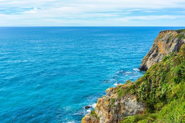 Deniz kıyısının güzel manzarası