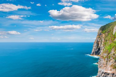 Deniz kıyısının güzel manzarası