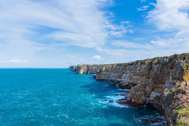 Deniz kıyısının güzel manzarası