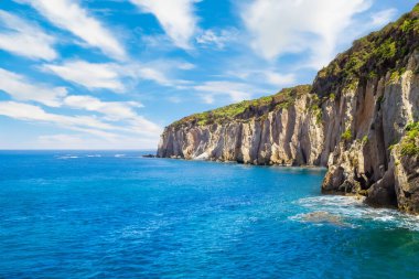 Deniz kıyısının güzel manzarası