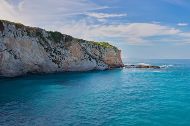 Sahil ve deniz manzarası