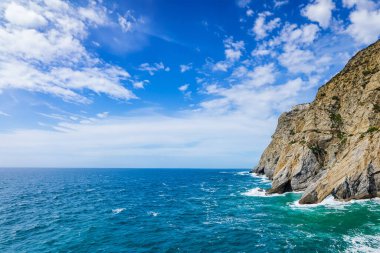 Deniz kıyısının güzel manzarası