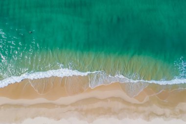 Deniz ve sahil manzarası