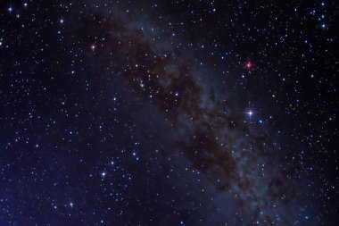 Yıldızlı ve samanyolu gece gökyüzü